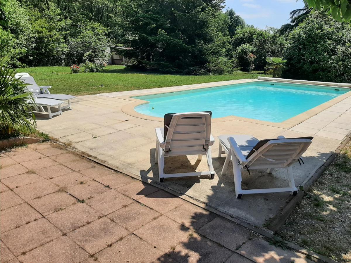 Gite A La Campagne Avec Piscine Biziat Exterior foto